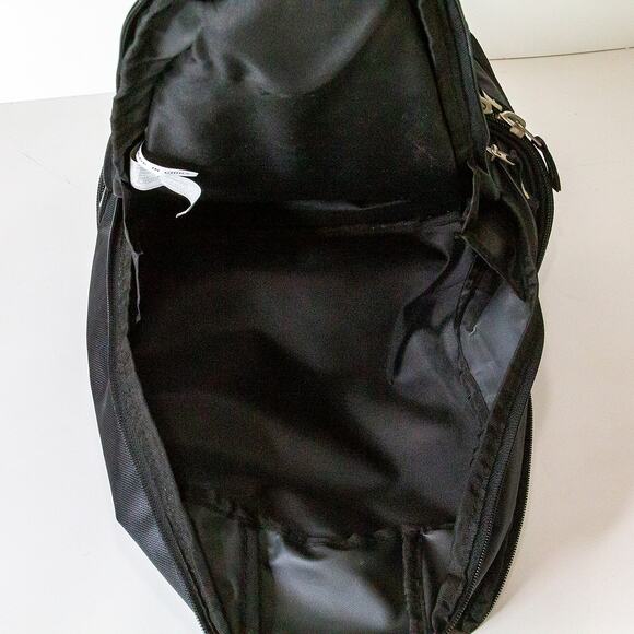 Ogio Labatt Brewing Blue Light Pilsener Backpack Cooler Bag EUC 21H x 12W x 9D - Picture 4 of 13